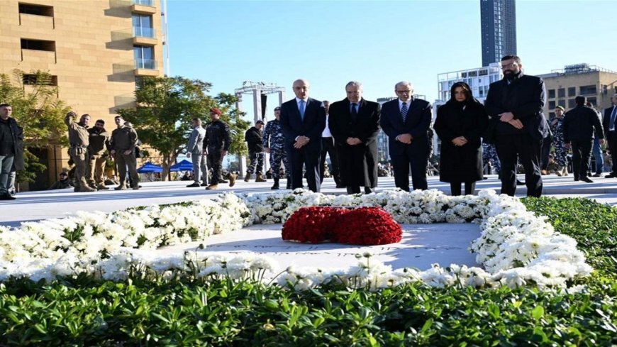 شخصيات ووفود شعبية أمّت ضريح الشهيد الحريري