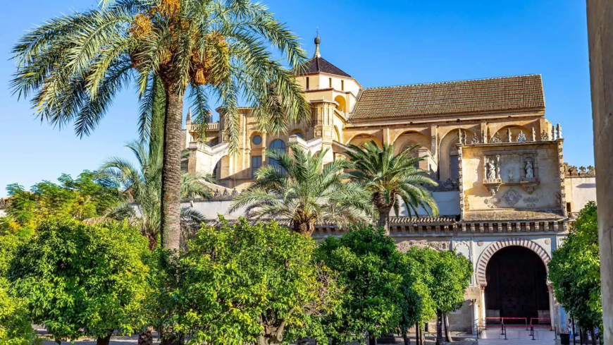 رمضان في قرطبة وغرناطة: رحلة روحانية بين عبقرية العمارة الأندلسية وسكينة التاريخ