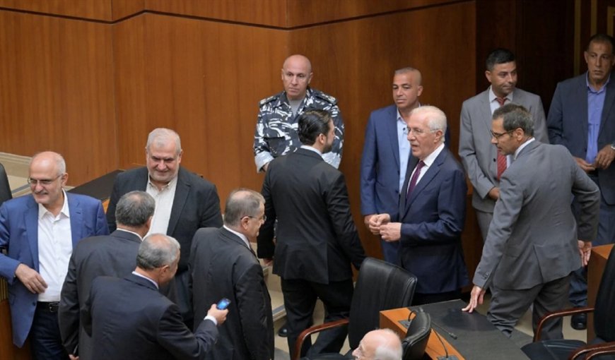 قيادي في حزب الله: لا خيار إلّا المقاومة والثنائي يربط التمديد للمجلس النيابي بوقف العدوان وإعادة الإعمار وتحرير الأسرى