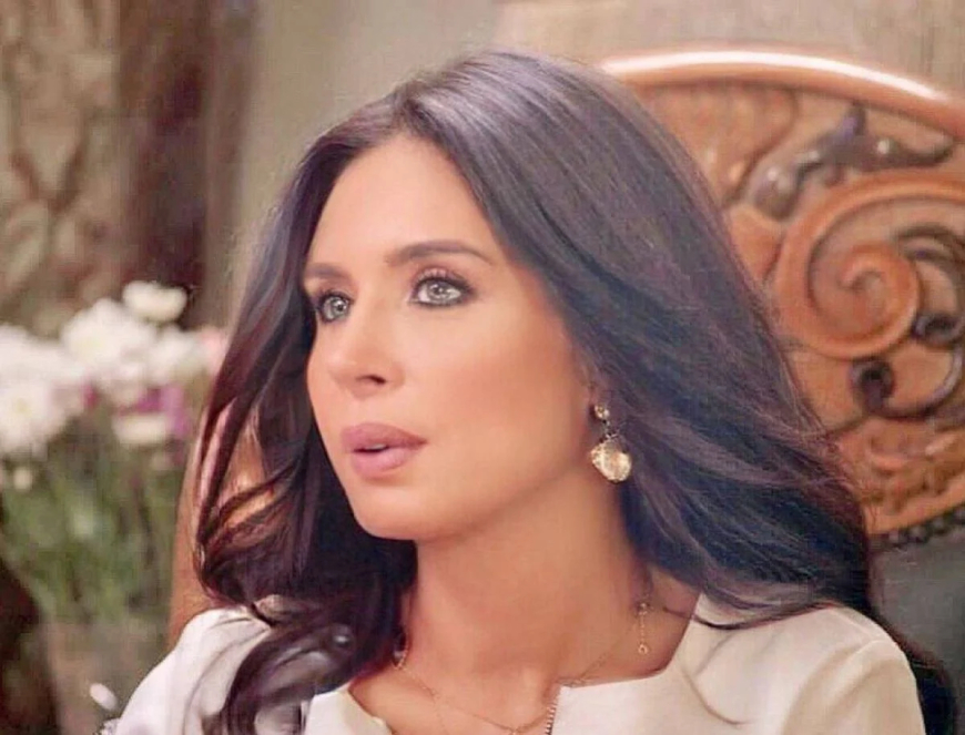 دينا تفجّرها: “اتجوزت 9 مرات” وتكشف رأيها الصادم في المساكنة…