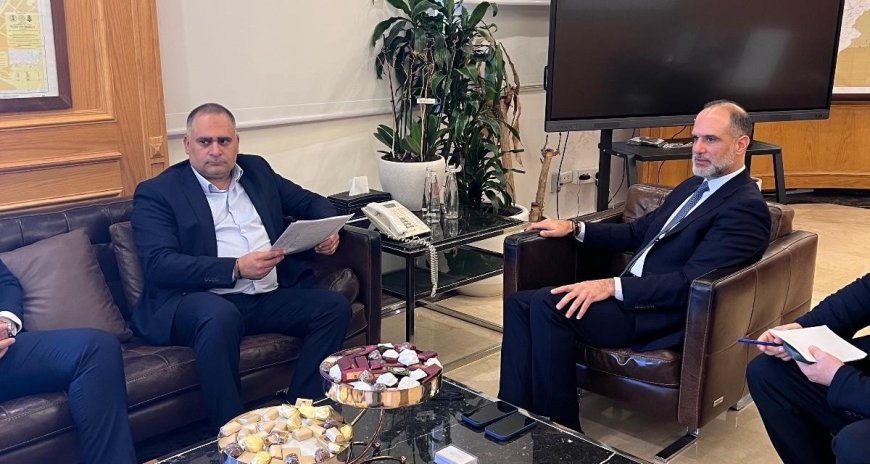 صيانة الطرق بين رسامني وزواره