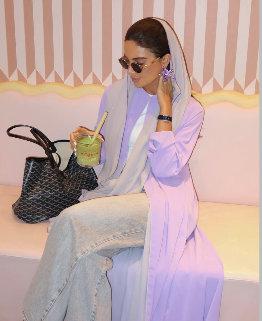 عباية مع الجينز في رمضان 2026… أناقة محتشمة تلتقي برفاهية الدنيم العصري