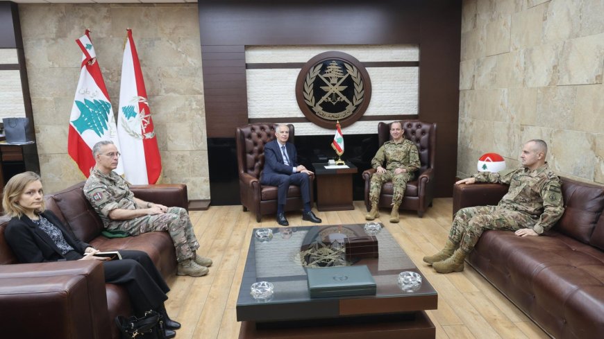 "مؤتمر باريس" بين قائد الجيش وزواره