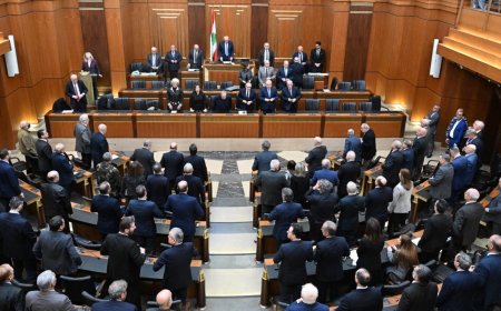 دقيقة صمت في مجلس النواب