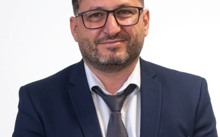 بين دويّ حُلمٍ ودويّ غارة!