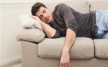 لماذا نشعر بالنعاس بعد الإفطار؟