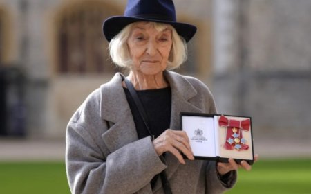 المسرح البريطاني يودّع جين لابوتاير نجمة "ذا كراون"