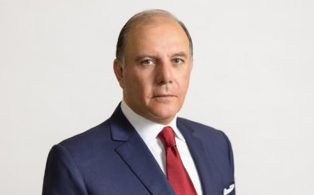 حاكم مصرف لبنان ونوابه إلى فرنسا