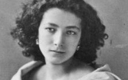 رحلت في مثل هذا اليوم.. سارة برنار أسطورة المسرح التي غزت العالم