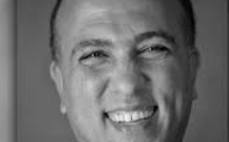 رحيلٌ غامض يهزّ الوسط الفني… وفاة مفاجئة لمخرج مصري تفتح باب التساؤلات!