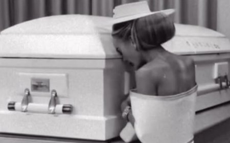 صانعة محتوى تثير عاصفة غضب… مشاهد من جنازة ابنتها تشعل الجدل!