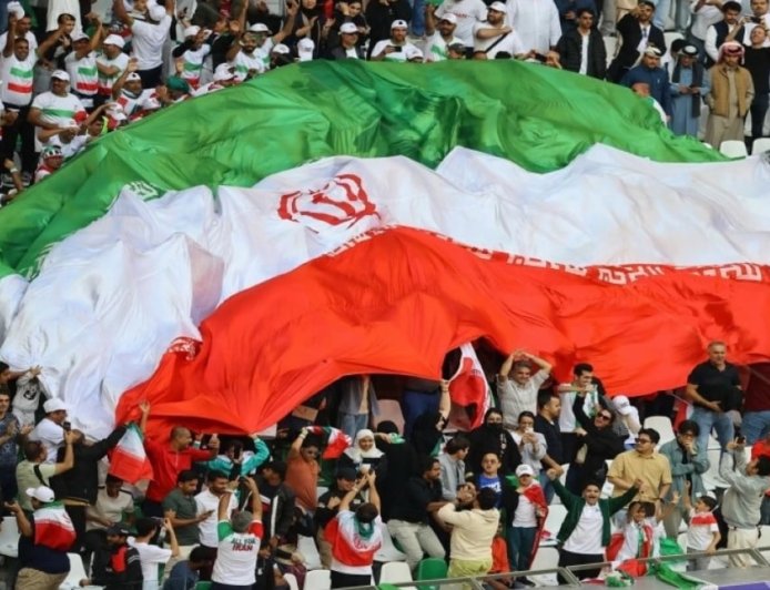 إيران في مرمى السياسة... هل تنسحب من المونديال؟