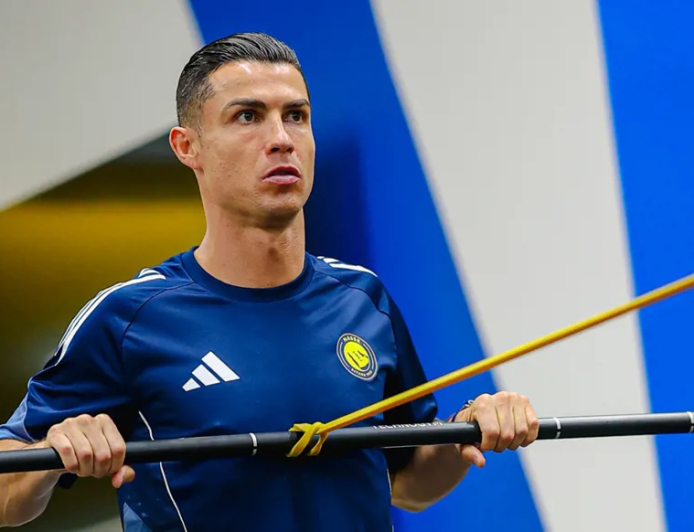 ما سبب زيارة رونالدو الى اسبانيا؟