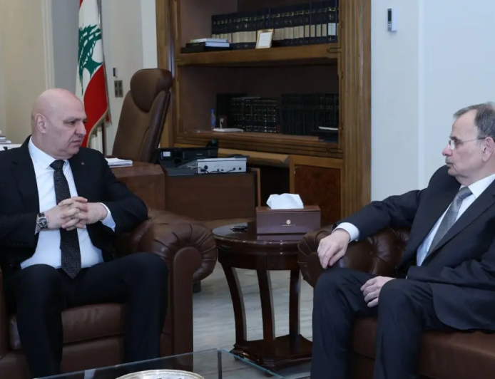 ماذا دار بين عون والبزري؟