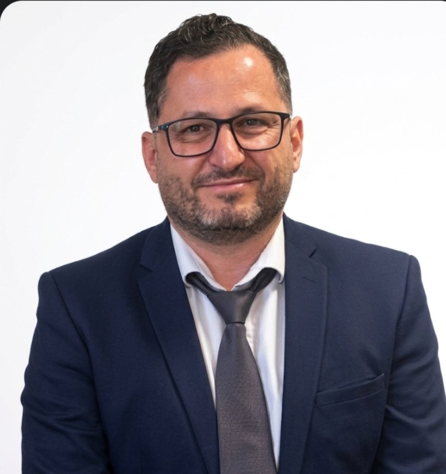 بين دويّ حُلمٍ ودويّ غارة!