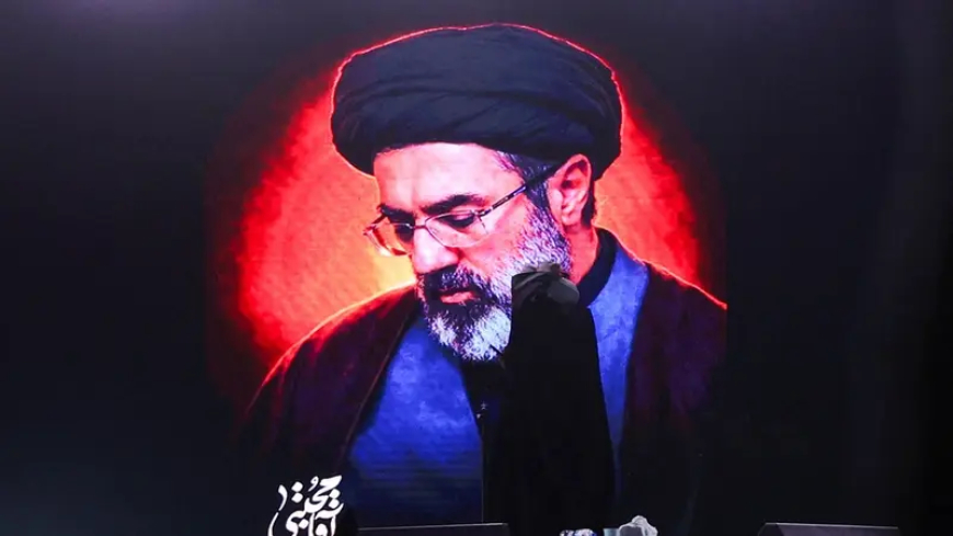 بينهم مجتبى خامنئي.. هؤلاء تهدد اسرائيل باغتيالهم في ايران