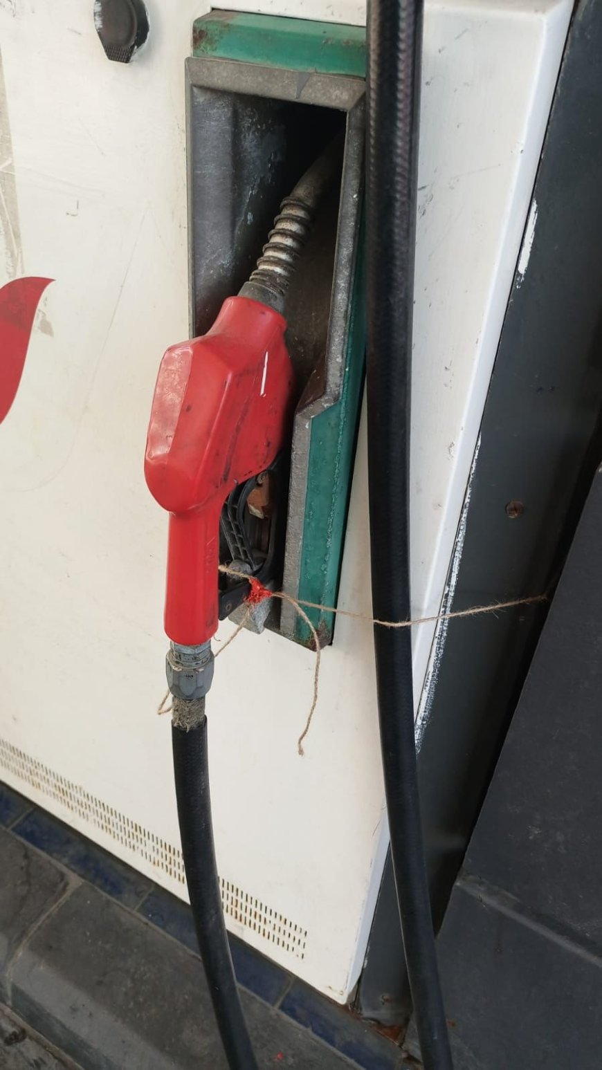 غش بضاعة بنزين .. وختم عداد وخزان