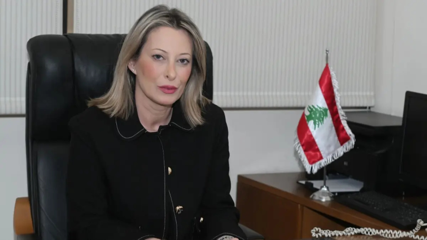 غادة أيوب: من صلاحيات السلطة السياسية اقالة قائد الجيش