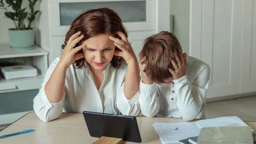 كيف تحافظين على هدوئك مع التعليم أونلاين؟... دليل عملي للأمهات