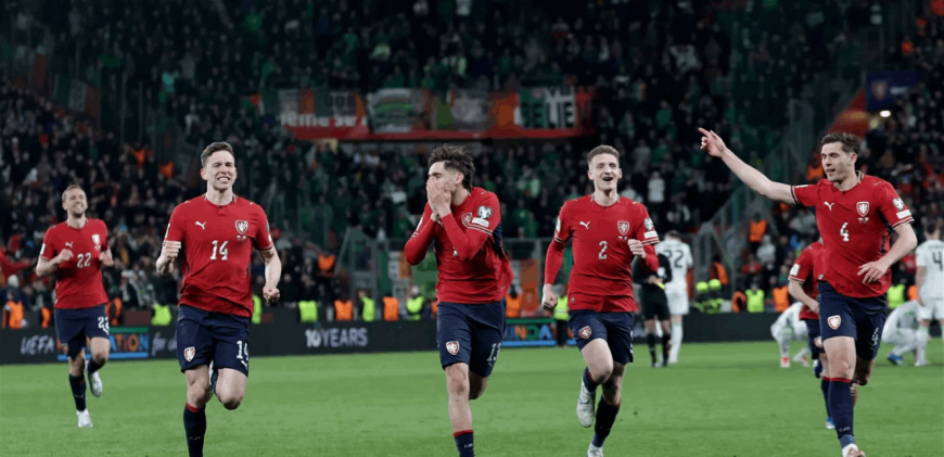 مواجهة حاسمة بين الدنمارك وتشيكيا .. من سيتأهل الى "المونديال"