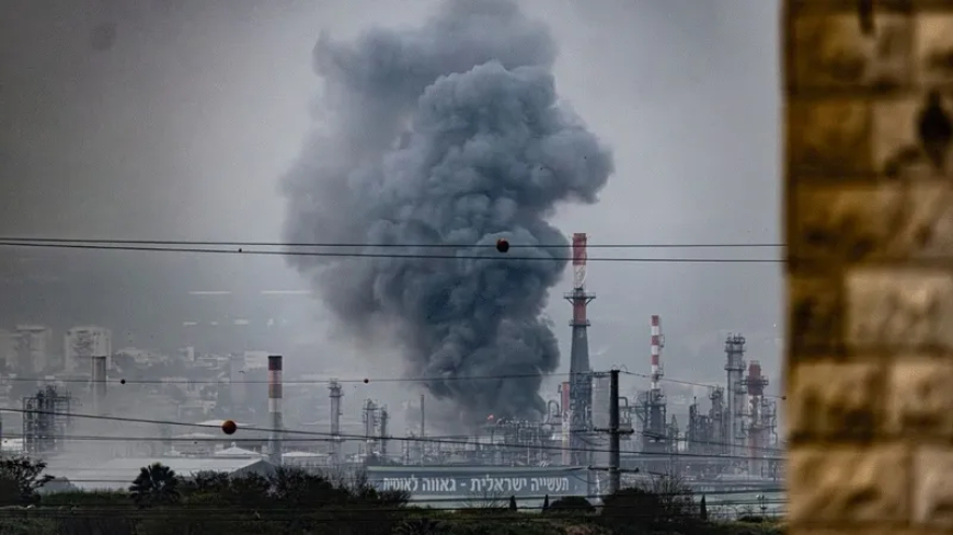 إصابة مصفاة لتكرير النفط في حيفا