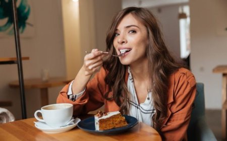 أطعمة تهدّئ التوتر وأخرى تزيده… ما العلاقة بين الغذاء والمزاج؟