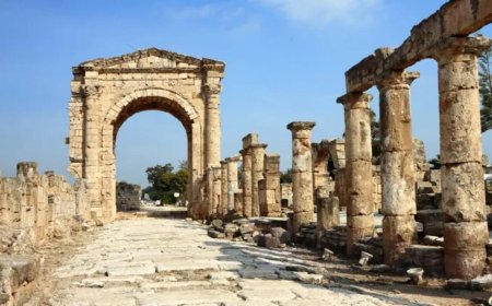 اسرائيل تقصف قلعة صور الأثرية