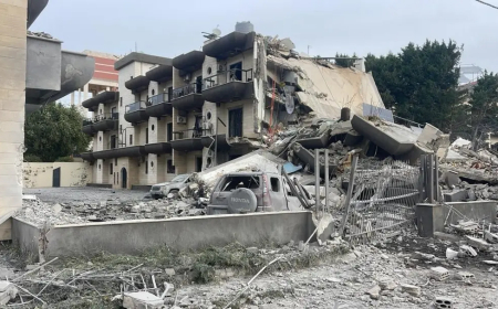 في صور.. انتشال جثث وجرحى