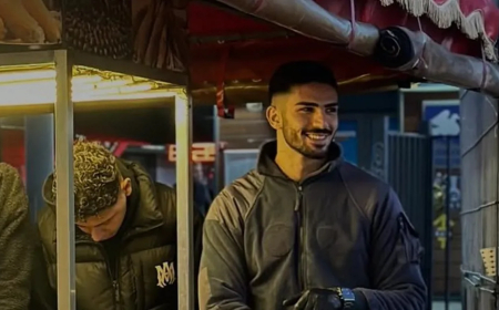 "بائع الذرة الوسيم" يشعل الإنترنت… من كشك صغير إلى ظاهرة سياحية في إسطنبول