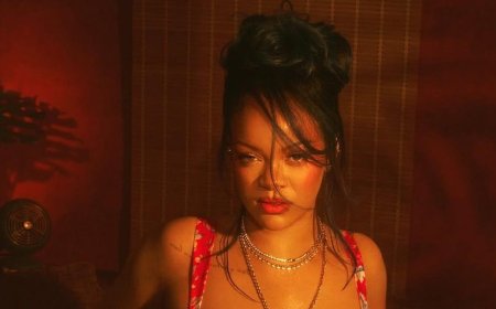 بالصور.. ريهانا تتخطى المعقول بجرأتها