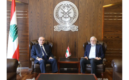 وزير الدفاع عرض مع الصمد التطورات