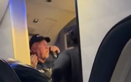 بالفيديو فوضى داخل طائرة.. هذا ما حاول أن يفعله أحد الركاب
