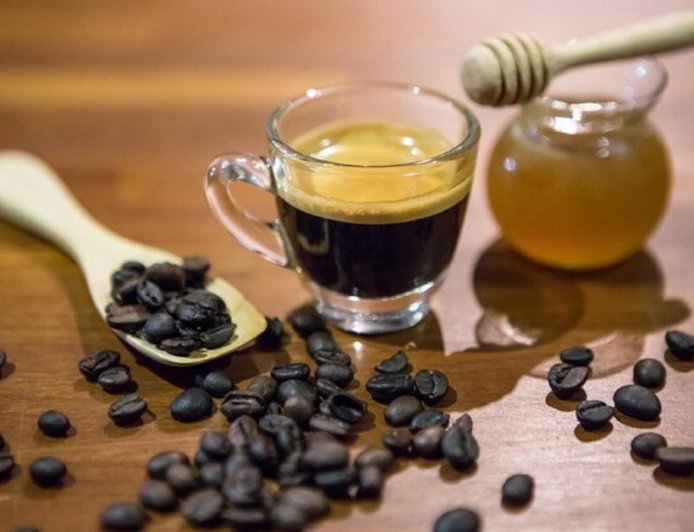 الكافيين للشعر: سرّ بسيط لكثافة ولمعان أقوى من الجذور حتى الأطراف!