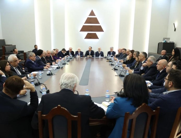 الكتائب: لتسريع خطوات تنفيذ قرارات الحكومة لجهة حصر السلاح وحظر الأنشطة الأمنية والعسكرية