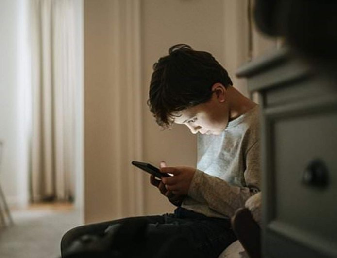 كيف نحمي أطفالنا من مخاطر الذكاء الاصطناعي؟