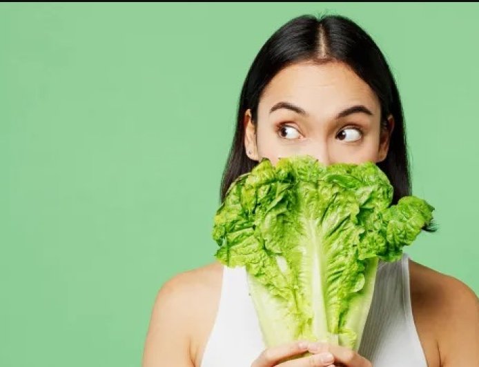 ينصح بتناولها ضمن النظام الغذائي اليومي.. اليكم فوائد الخس