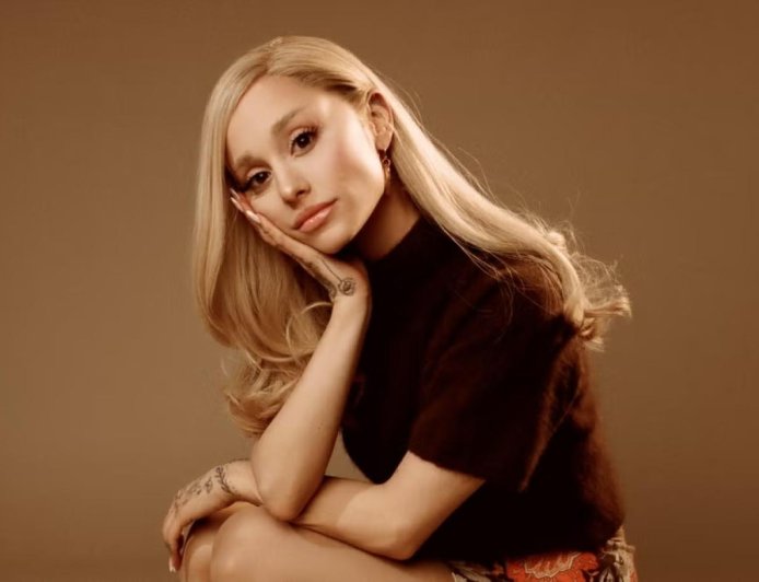 أريانا غراندي تفاجئ جمهورها بـ Petal