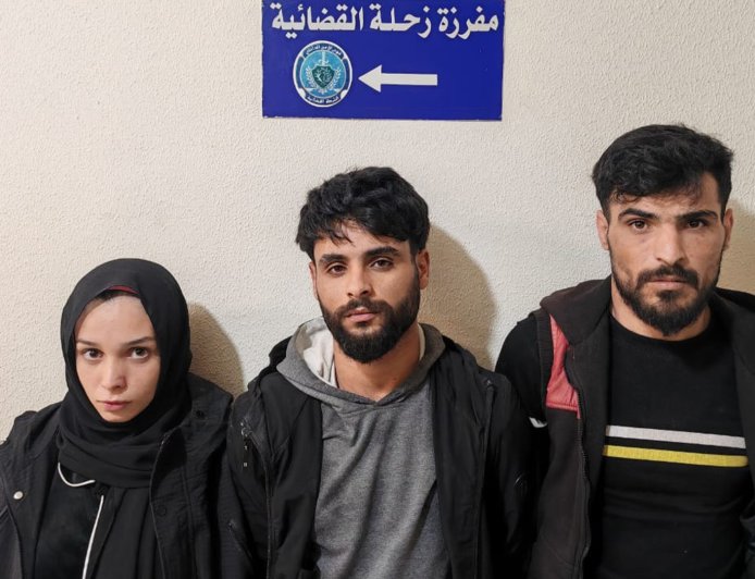 يبيعون أساور ذهبية مزيفة.. هكذا كشف أمرهم