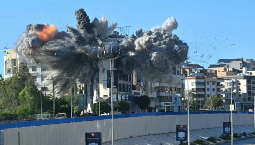 من رماد بيروت إلى قاعات باريس… فنان لبناني  يفتح معركة العدالة ضد إسرائيل!