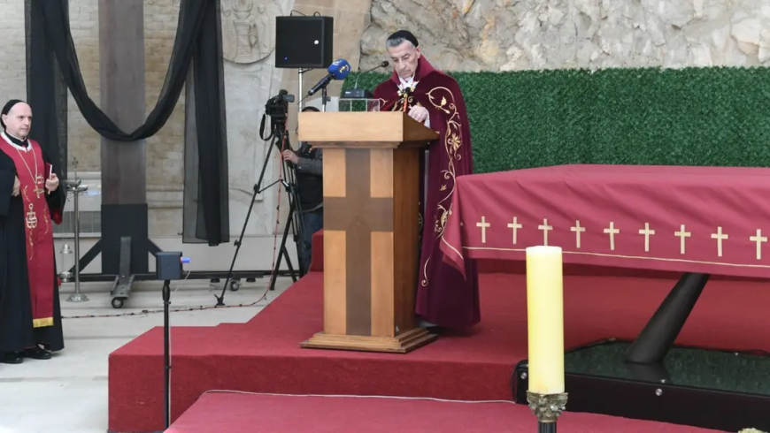 الراعي: مدعوون الى أن نكون حملة للنور في زمن الظلمة التي تلفّنا بزنّار الحزن والوجع