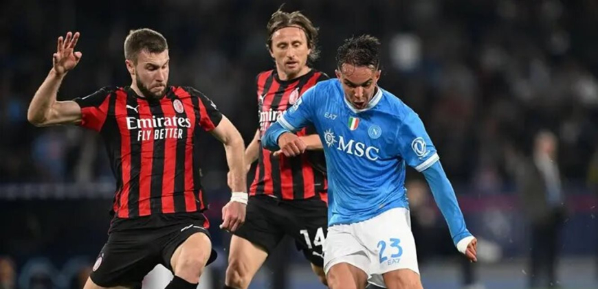 نابولي يهزم ميلان.. وينتزع المركز الثاني