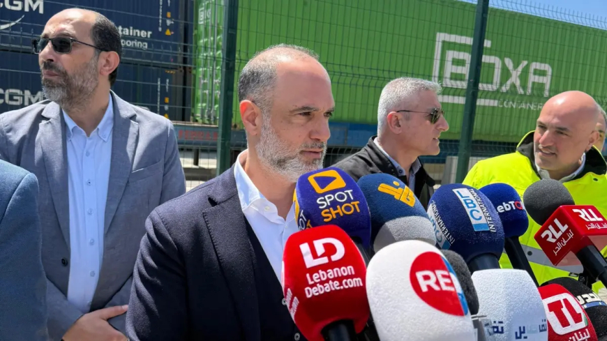 وزير الأشغال يطمئن من المرفأ: مخزون الأمن الغذائي يكفي لمدة ثلاثة أشهر