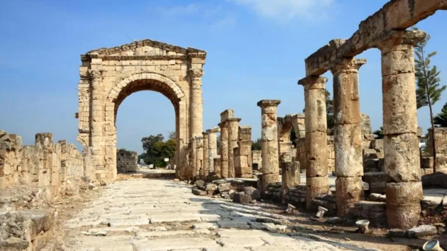 اسرائيل تقصف قلعة صور الأثرية