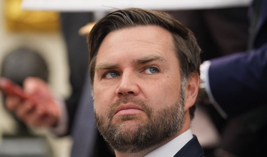 فانس للفاتيكان: التزموا بالأخلاق واتركوا السياسة