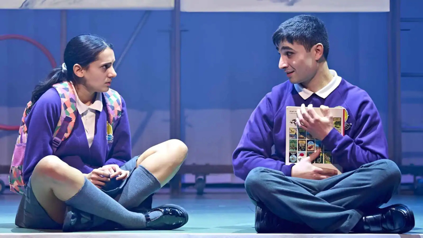 لاجئ سوري يلهم المسرح البريطاني ويحصد واحدة من أرفع جوائزه !