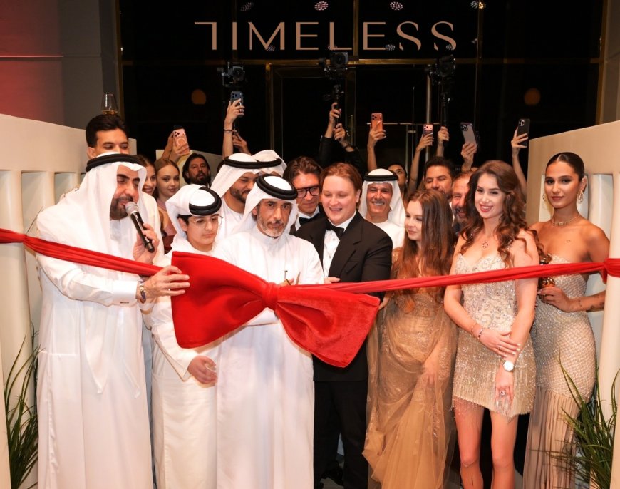 TIMELESSتضيء سماء دبي والعالم