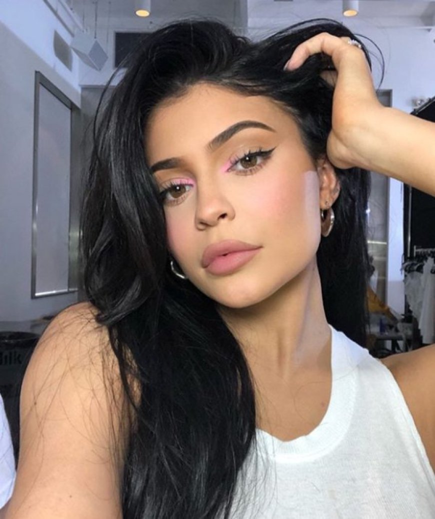 اتهامات صادمة في منزل كايلي جينر: عاملة سابقة تكشف تفاصيل التمييز والإهانة داخل الكواليس