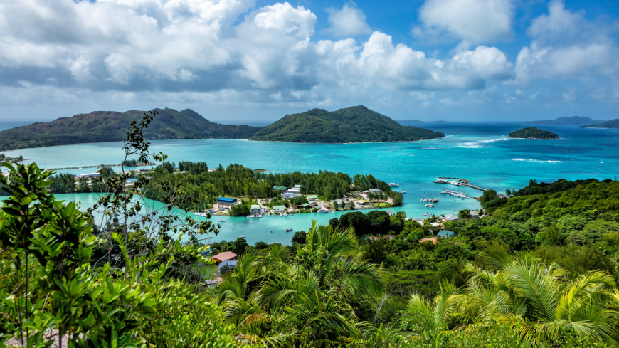 سيشل… حيث تلتقي الطبيعة البكر بسحر الجزر والتاريخ المتنوع