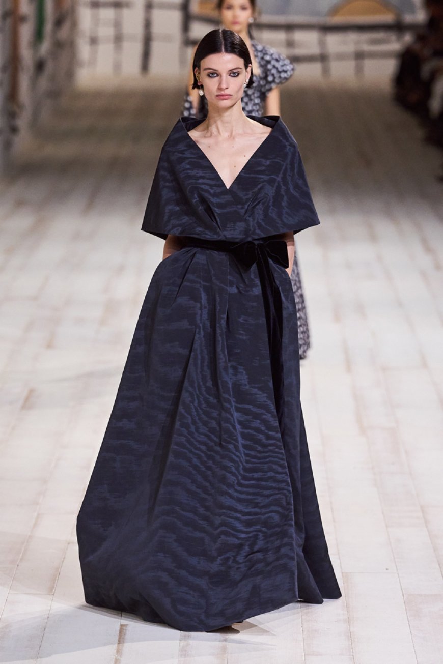 أول أسبوع عالمي للموضة المحتشمة يدخل عاصمة الأناقة من أوسع أبوابها