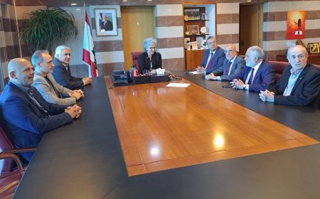 قرار بتمديد العام الدراسي.. ماذا دار بين كرامي ونقابة المعلمين؟